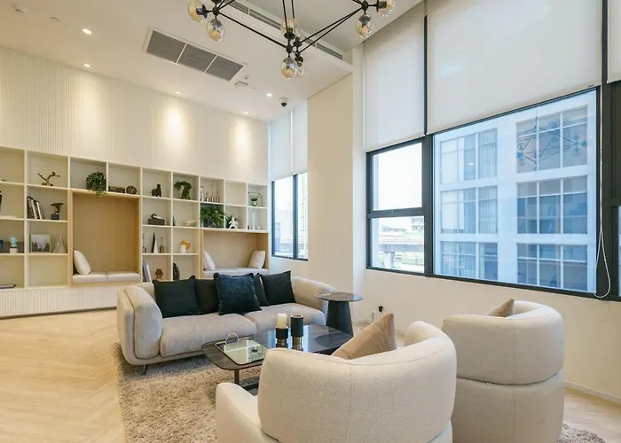 Luxury Loft Duplex 5 Mins To Bts Fast Wi-fi *